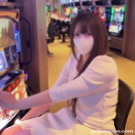 ※乳首イキ【無修正】金欠でお金借りに来た関西女子をハメ撮り。敏感デカクリを弄られよがる彼女に真正中出し。。。