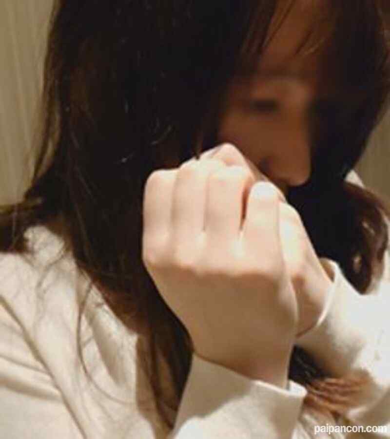 FC2-PPV-1431764 - 【個人撮影】失意の巨乳妻が借金返済に追われ円光！悲壮感漂う人妻に容赦なく生チンポをぶち込む！激しく責められると我慢できず乱れ狂う奥様！【無・ハメ撮り・中出し】 cover.jpg