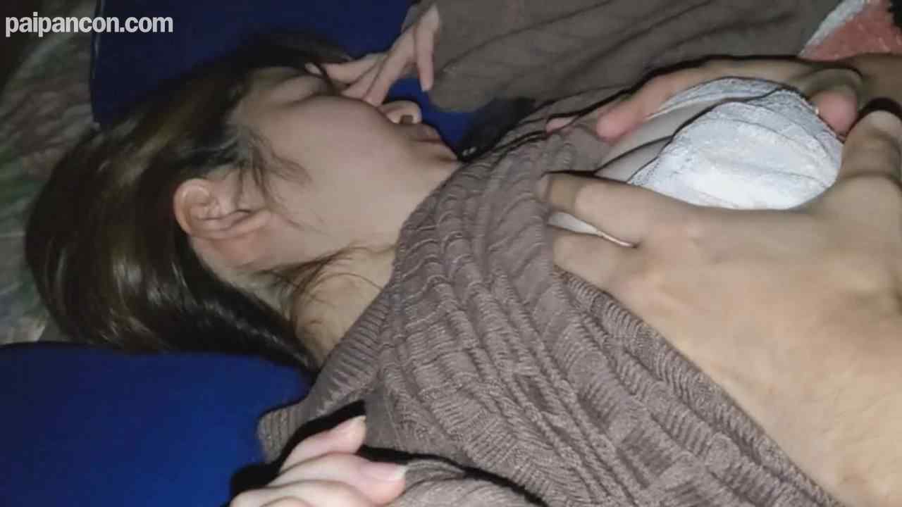 FC2-PPV-1596600 - 【顔晒し】巨乳の二児の*。お子さんと寝ている部屋で、膣奥に2人の他人棒で何度も中出しされ孕まされる thumbnail_0.jpg