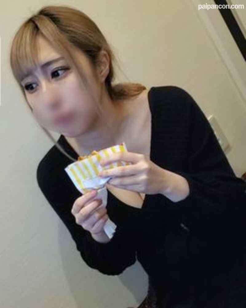 FC2-PPV-1830248 - 週末限定【無修正】巨乳アパレル店員とネカフェで中出し cover.jpg